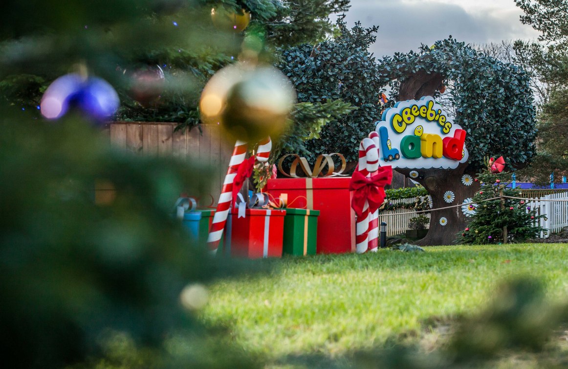 Christmas at Alton Towers (Santa's Sleepovers) Events at Alton Towers